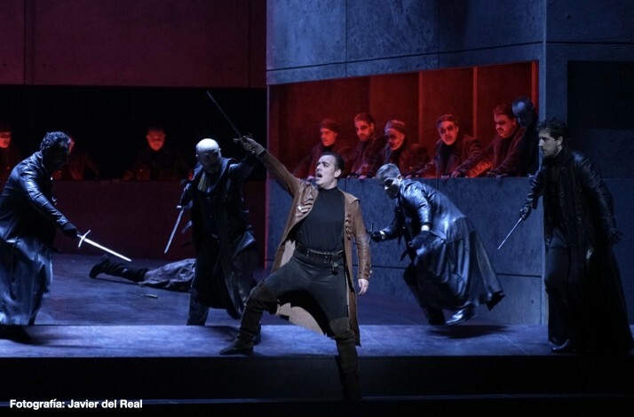 Actors with swords performing a scene from one of Giuseppe Verdi's operas. Photo by Javier del Real.