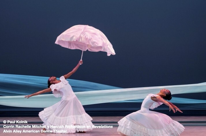 Corrin Rachelle Mitchell y Hannah Richardson en Revelations. Alvin Ailey American Dance Theater © Paul Kolnik