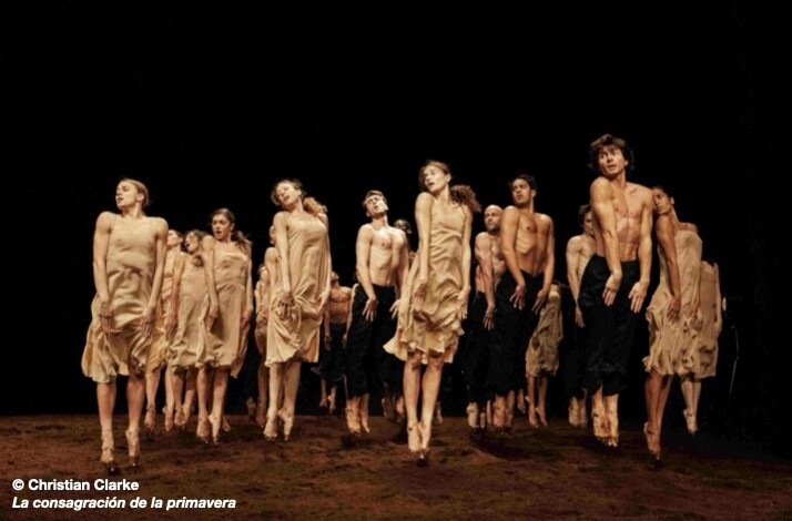 Tanztheater Wuppertal performing 'La consagración de la primavera' © Christian Clarke