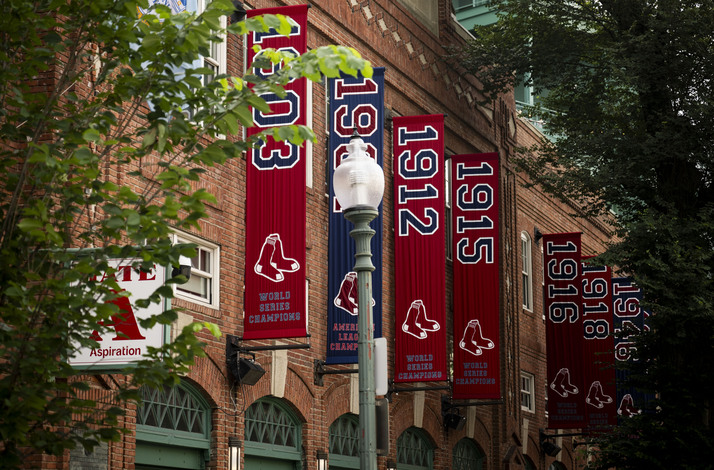Enjoy lunch with a Red Sox TM alumni at Fenway Park TM