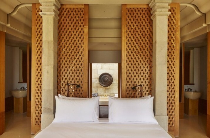 Amanjiwo: In United States (1)