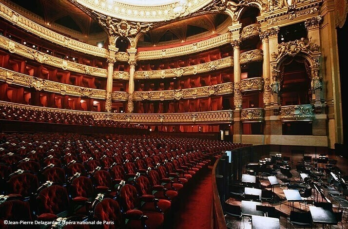  The Palais Garnier, the famous Opera in Paris designed with dark red curtains and seats. ©Jean-Pierre Delagarde - Opéra national de Paris