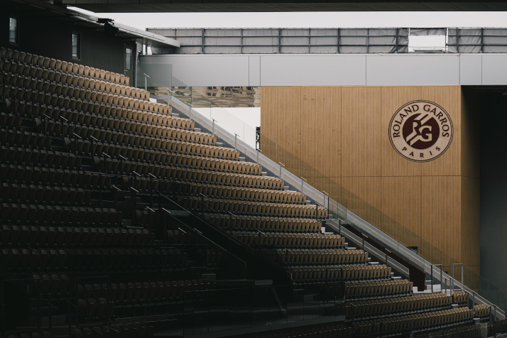 Feel like a VIP with prime Roland-Garros tickets and a tour