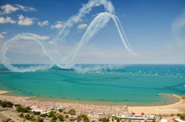 Amazing Chicago Air and Water Show on North Avenue Beach.