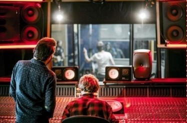 Watch Kodaline record live-to-vinyl at Metropolis Studios: London, United Kingdom