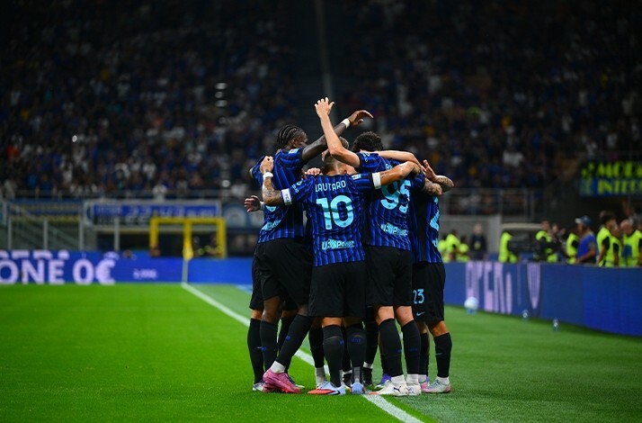 The players are cheering after the match.