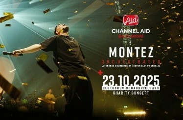 Promotional banner for top artist Montez at Deutsches Schauspielhaus in Hamburg.