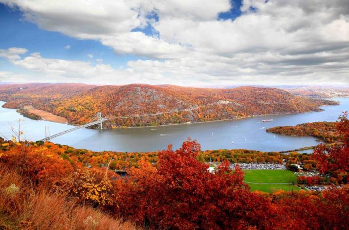 Private Helicopter Tour for 1-3 Guests to View Hudson Valley Fall Foliage: In Harrison, New York Private Helicopter Tour for 1-3 Guests to View Hudson Valley Fall Foliage: In Harrison, New York (1)