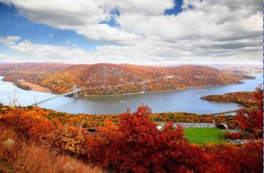 Private Helicopter Tour for 1-3 Guests to View Hudson Valley Fall Foliage: Harrison, New York