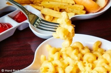 Close-up of mac & cheese served at Hard Rock Cafe. © Hard Rock International.
