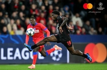 Players of Bayer 04 Leverkusen and Paris Saint Germain photographed during an UEFA Champions League match.