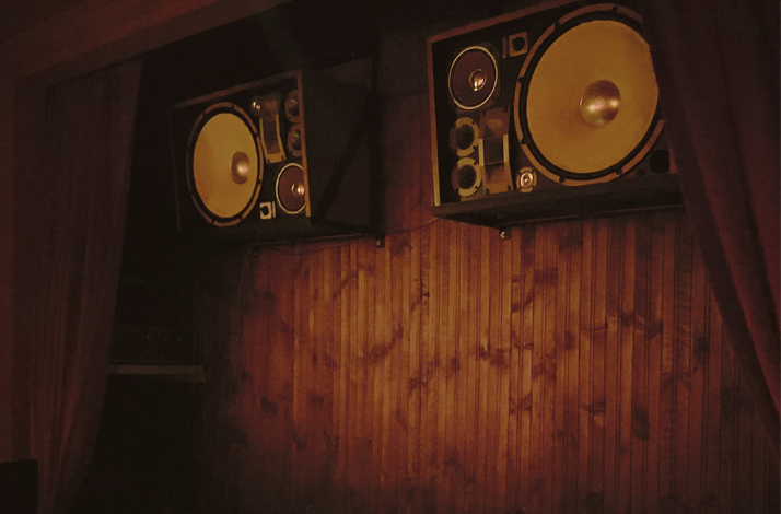 Rare vintage hi-fi sound system featuring two 1979 Kenwood speakers,