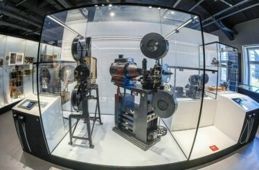 An exhibition room at deutsches museum with old recording cameras