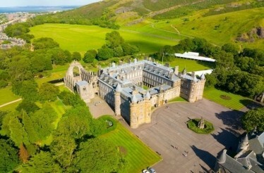 A bird eye view of the Palace of Holyroodhouse © Wangkun Jia