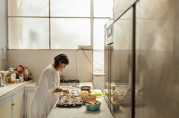 Sophia Yeow, a former contestant on MasterChef Singapore cooking an award-winning private dinner recognised by Vogue Singapore, Tatler Dining.