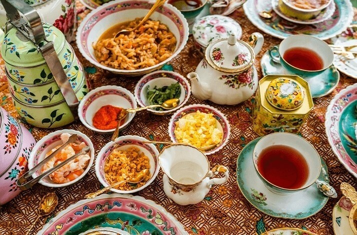 Menu served on vintage tableware and showcasing exquisite local flavours.