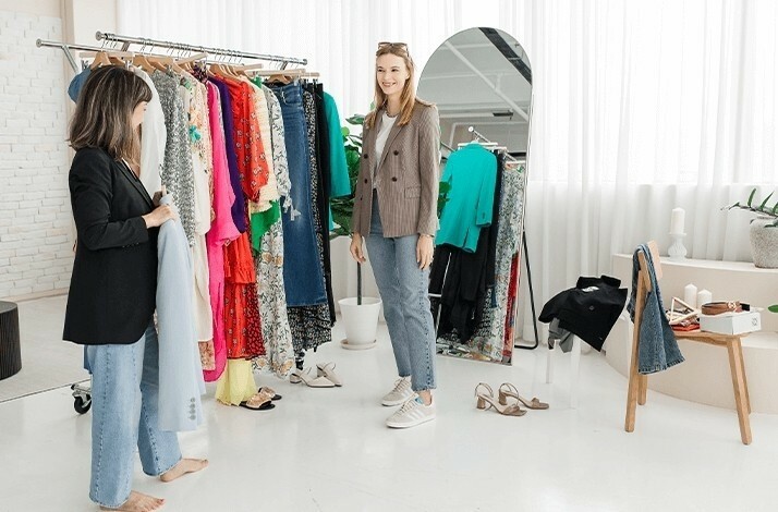 Sera Murphy assists a client as they choose outfits