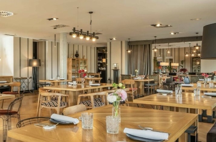 Dining area at Hotel ARTIEM Asturias.