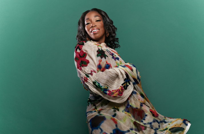 Promotional banner for Estelle.