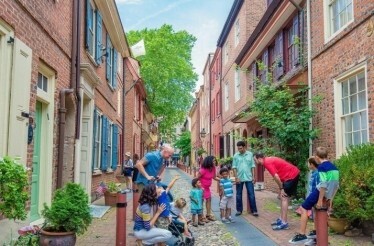 A group of people on a tour of Philadelphia's Old City