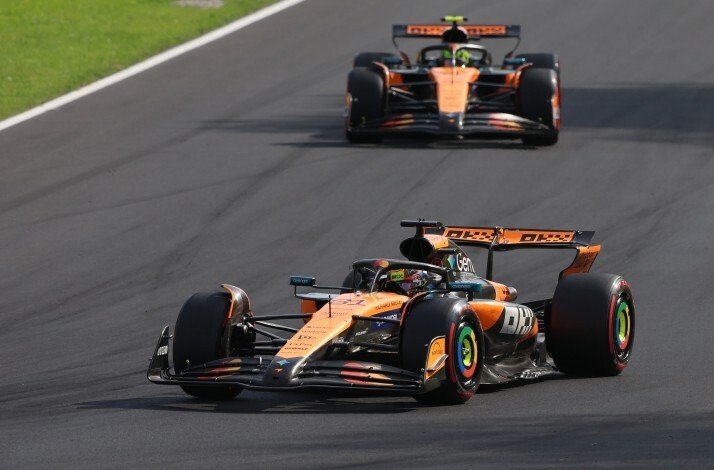McLaren bolides on the track.