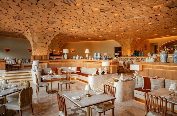 Kira: In Dubai, United Arab Emirates (2)