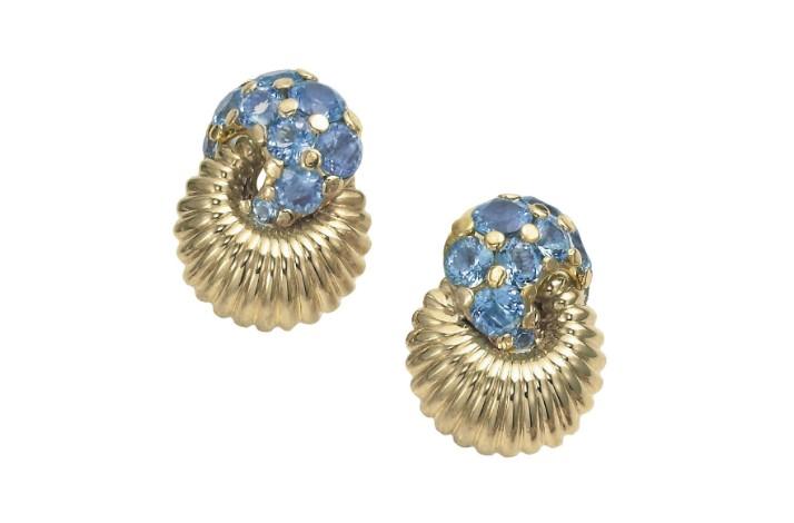 design a custom piece of jewelry with an accomplished jewelry