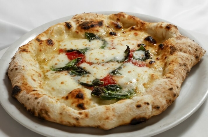 Seirinkan-style pizza served at Sake No Hana in New York City.