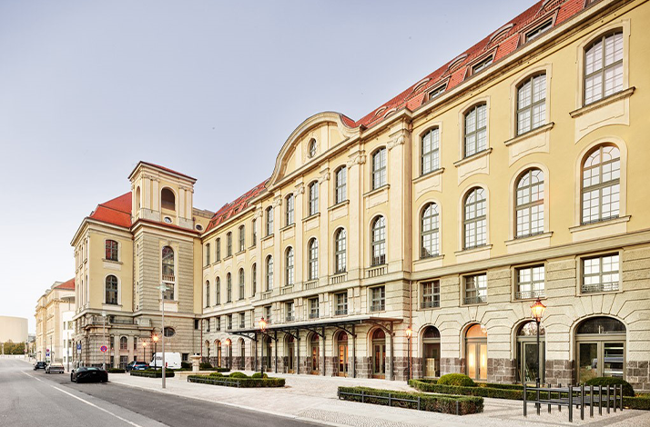 A view of the building Hotel Telegraphenamt.