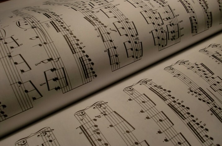 Sheet music of Callas-associated works.