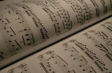 Sheet music of Callas-associated works.