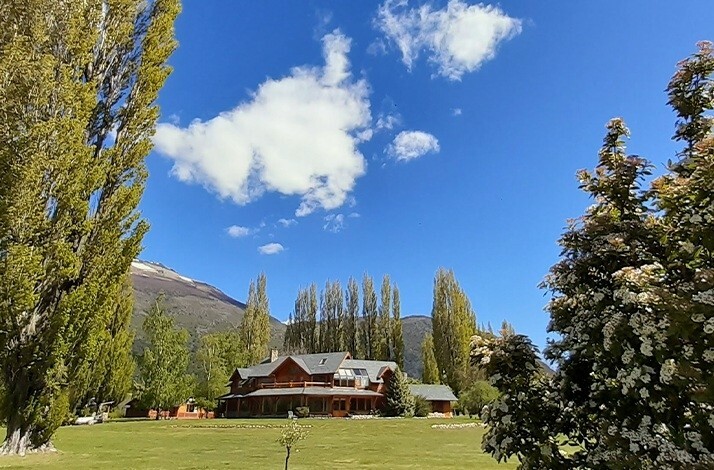 Eco‑lodge surrounded by forest and mountains, setting the serene atmosphere of the Breath of the Forest wellness experience.
