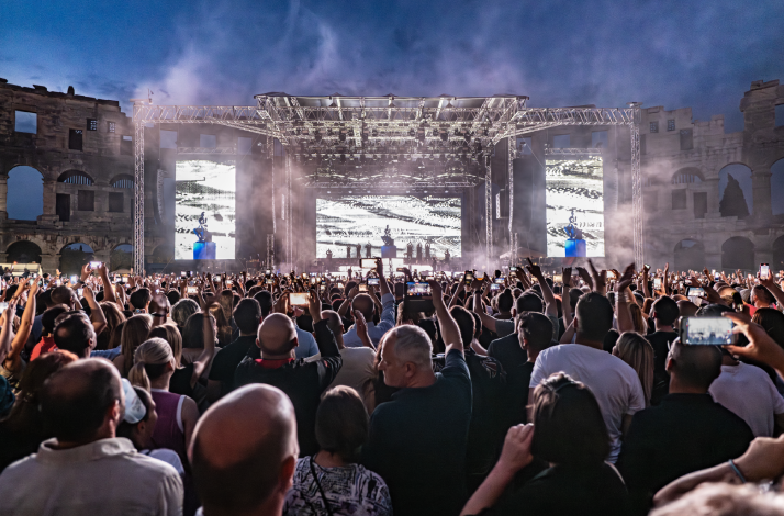 Get two standing tickets and drink vouchers to see Jovanotti in amphitheatre