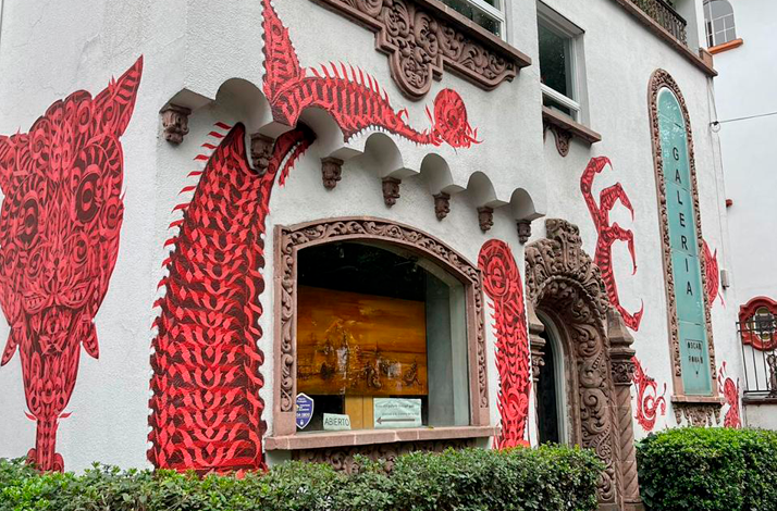 Create contemporary art with an artist at Galeria Oscar Roman