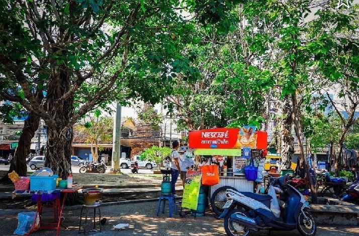Experience early-morning Chiang Mai like a local