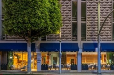 View of Marea Beverly Hills restaurant from the street.