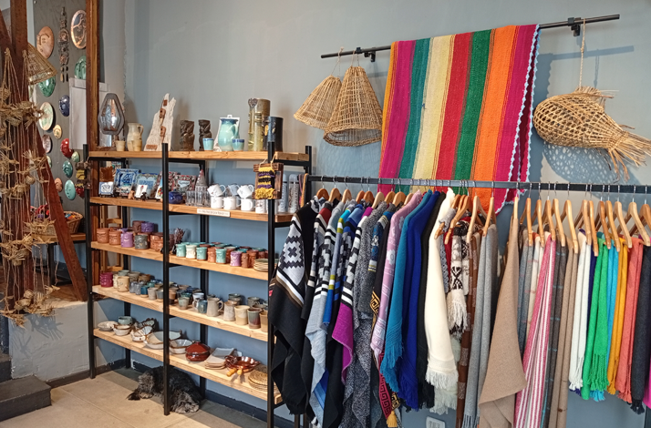 A boutique artisan studio displaying handcrafted ceramics, textiles, and locally made products inspired by Chilean traditions.