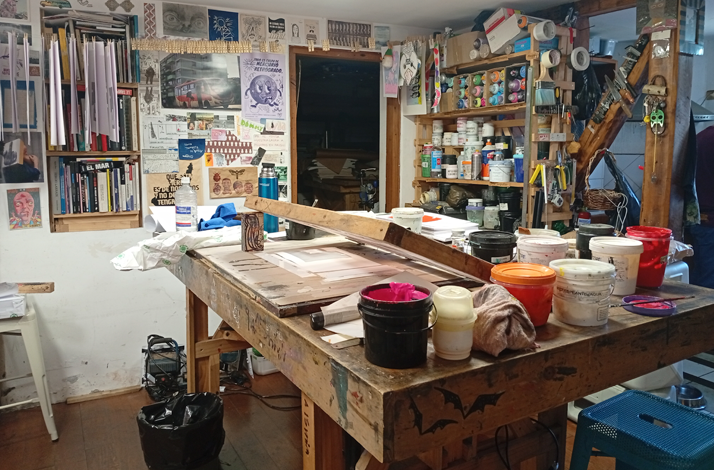 Go behind the scenes of a local artist's workspace and discover the inspiration, techniques, and craftsmanship behind Valparaíso's renowned artistic culture.