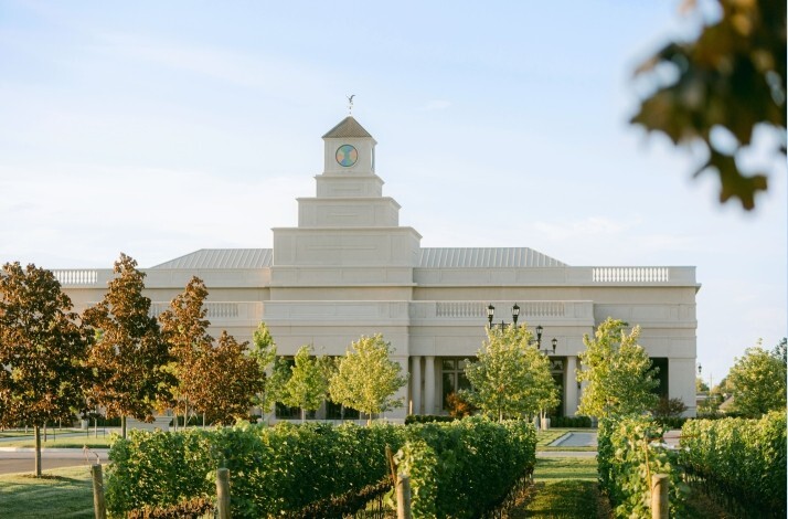 Stone Eagle Winery building in Niagara-on-the-Lake with a clock tower and vineyards.
