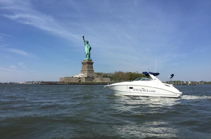 New York City Luxury Powerboat Tour: In New York, New York (1)
