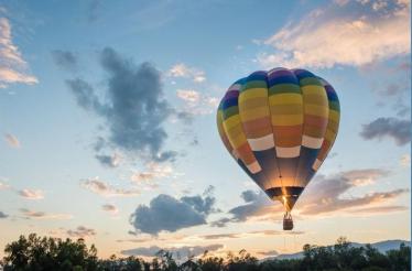 Champagne Toast and Hot-Air Balloon Tour with an Internationally Renowned Winemaker: Yountville, California