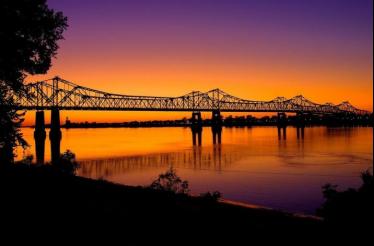 Journey Down the Mississippi River for a Day with an Expert Canoe Adventurer: Bettendorf, Iowa