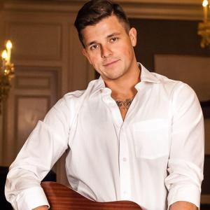 Responsive image Sam Johnson