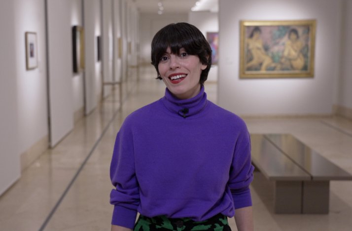 Coco Dávez smiles brightly for a photo at the Thyssen-Bornemisza National Museum.