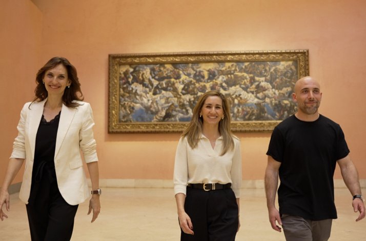 Thyssen-Bornemisza’s art conservator Alejandra Martos with colleagues María Corral and Miguel Peiró standing in front of Tintoretto's ‘Paradise’.