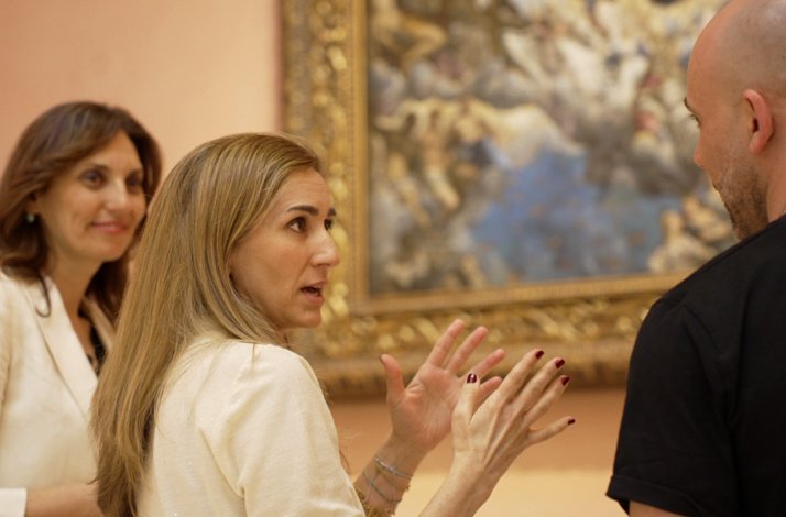 Thyssen-Bornemisza’s art conservator Alejandra Martos engaging in conversation with colleagues María Corral and Miguel Peiró.