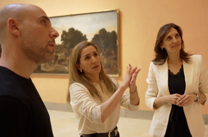 Thyssen-Bornemisza’s art conservator Alejandra Martos engaging in conversation with colleagues María Corral and Miguel Peiró.
