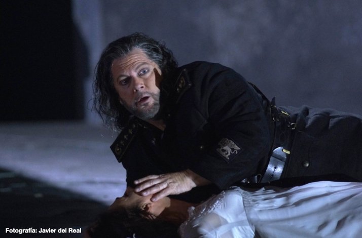 Two actors lying on the floor in a scene from Giuseppe Verdi's opera. Photo by Javier del Real.