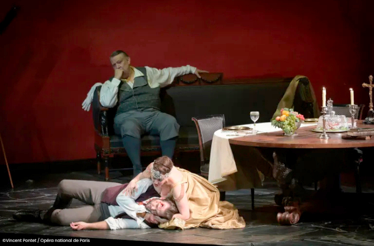 A scene from Tosca at the Paris Opera, showcases three performers in a scene that depicts a tragic loss of a lover. © Vincent Pontet / Opéra national de Paris