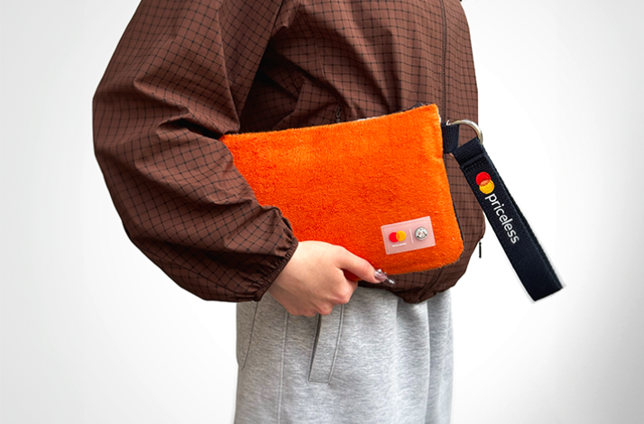 A person holding a pochette made from upcycled Roland-Garros 2025 towels.